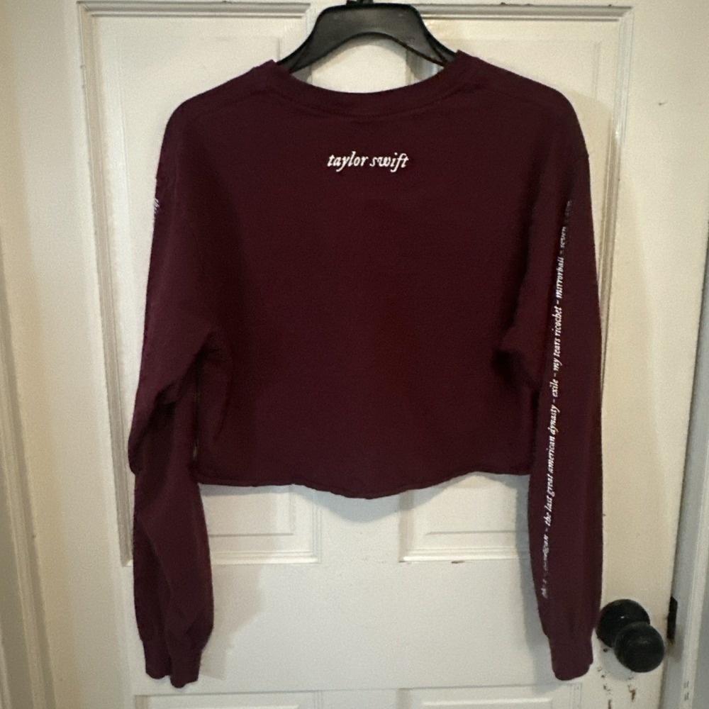Taylor Swift Cropped Burgundy Long Sleeve Graphic T-Shirt Folklore Size Medium - Picture 3 of 8